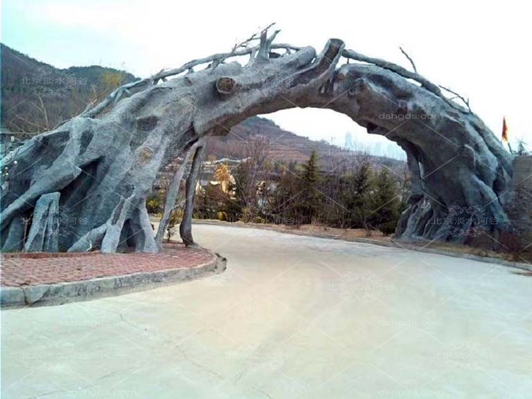 仿真树大门.jpg 仿真树大门