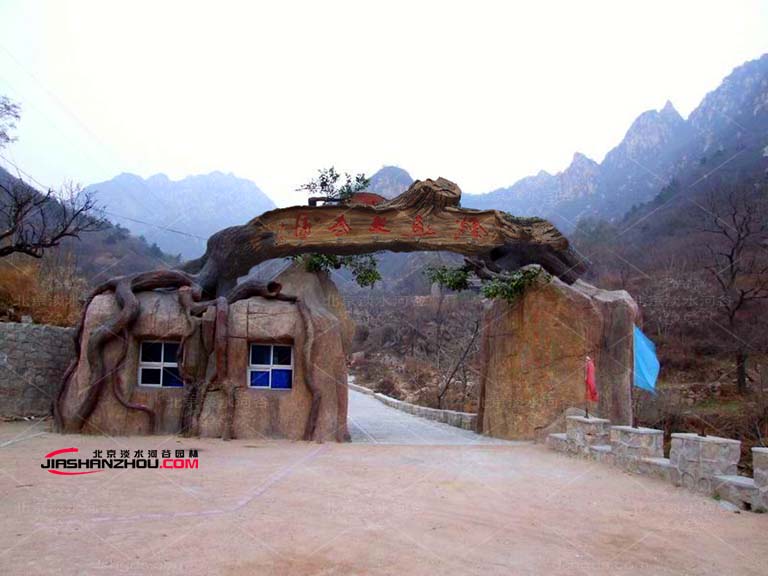 仿真树大门.jpg 仿真树大门