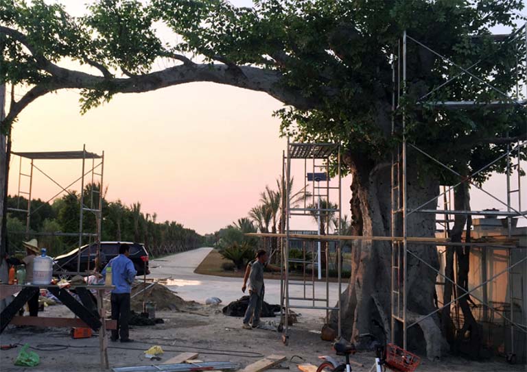 仿真树大门.jpg 仿真树大门