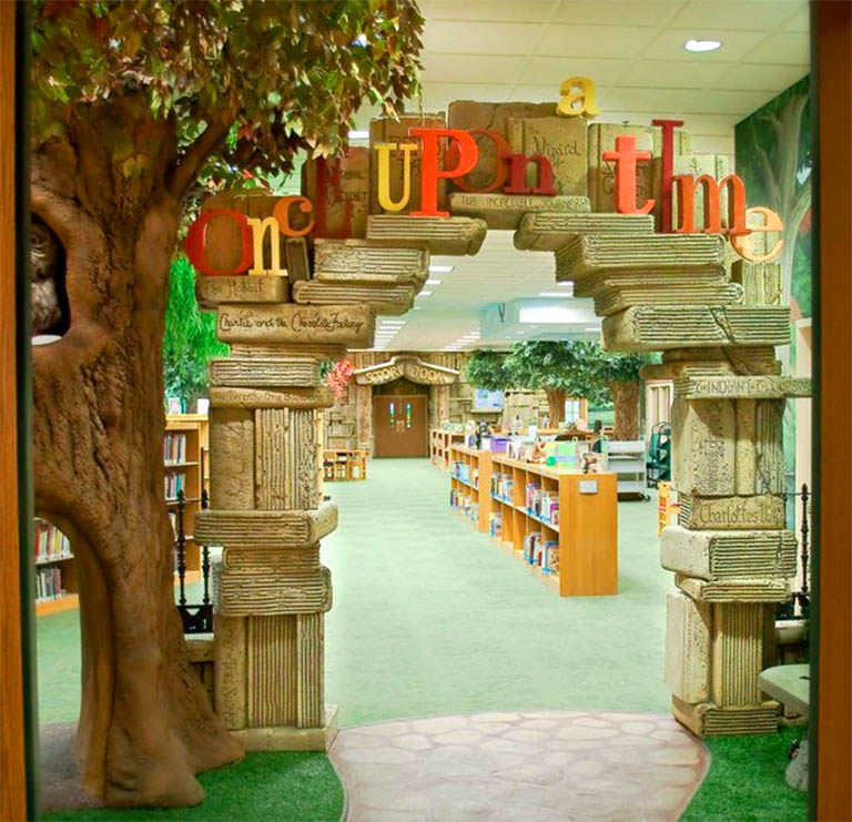 书本雕塑.jpg 书本雕塑