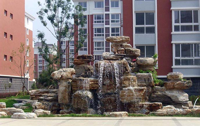 千层石假山水池.jpg 千层石假山水池