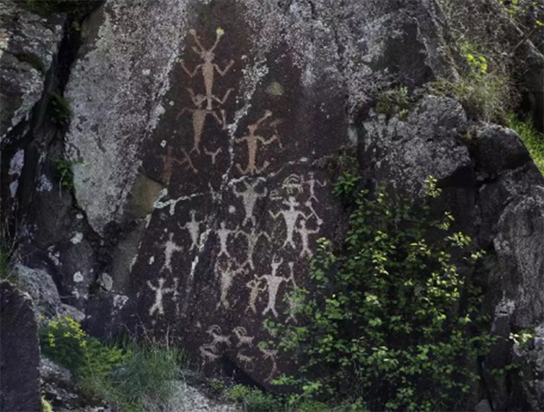 爱达荷州蛇河沿岸的水牛城埃迪岩画.jpg 爱达荷州蛇河沿岸的水牛城埃迪岩画