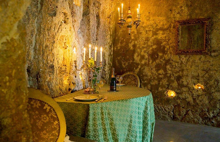 山洞咖啡厅.jpg 山洞咖啡厅