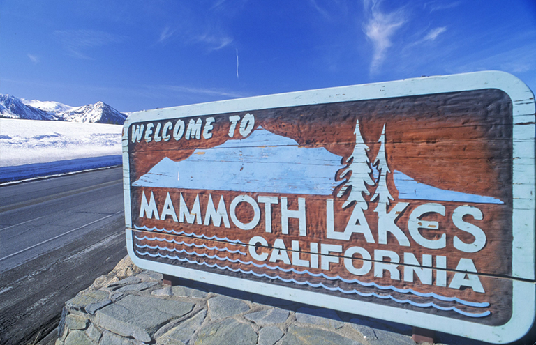 猛湖加州标志及加利福尼亚州的车道.jpg 猛湖加州标志及加利福尼亚州的车道