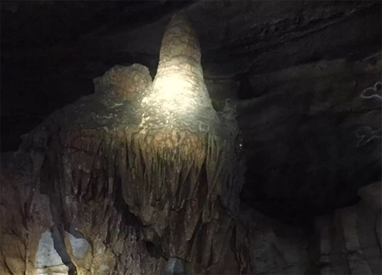 达德县霍华德瀑布洞穴.jpg 达德县霍华德瀑布洞穴