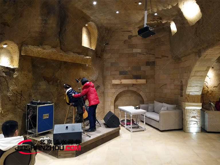 天然洞穴轰趴馆.jpg 天然洞穴轰趴馆