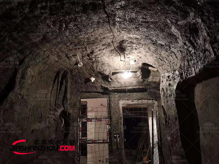 天然洞穴轰趴馆.jpg 天然洞穴轰趴馆