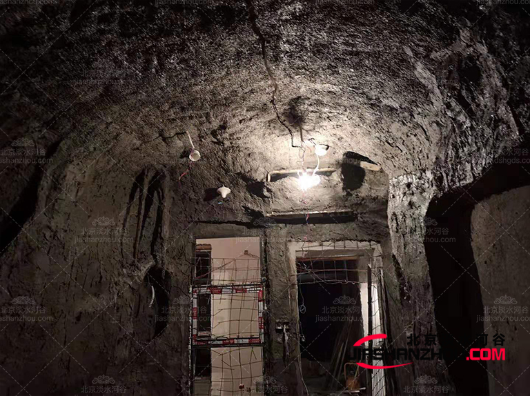 人造洞穴风格餐厅