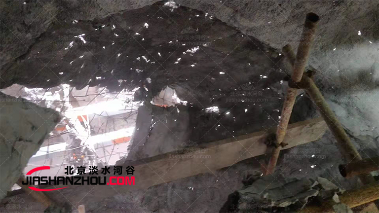 山洞设计豪宅别墅.jpg 山洞设计豪宅别墅