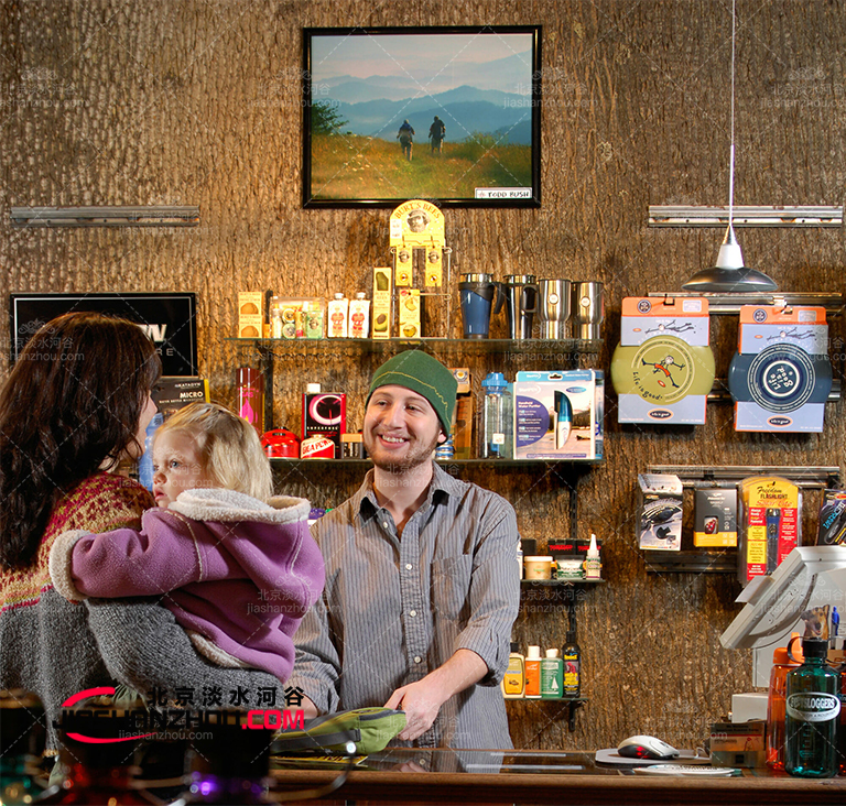 仿真山洞酒吧.jpg 仿真山洞酒吧