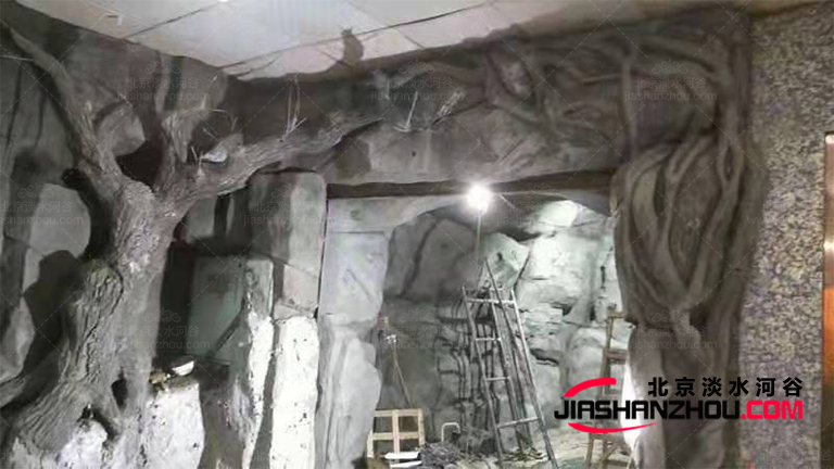 洞穴主题餐厅.jpg 洞穴主题餐厅