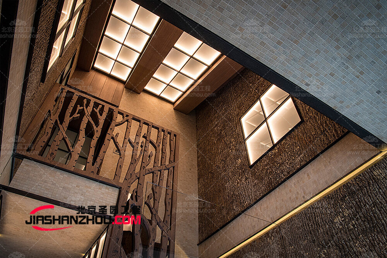 仿真木质洞穴酒店.jpg 仿真木质洞穴酒店