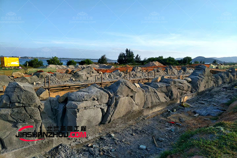 假山鱼池.jpg 假山鱼池