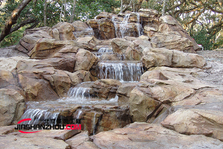 塑石假山.jpg 塑石假山