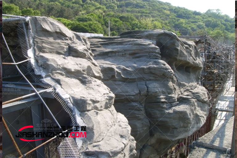 1635819245722425.jpg 室外假山施工现场8.jpg