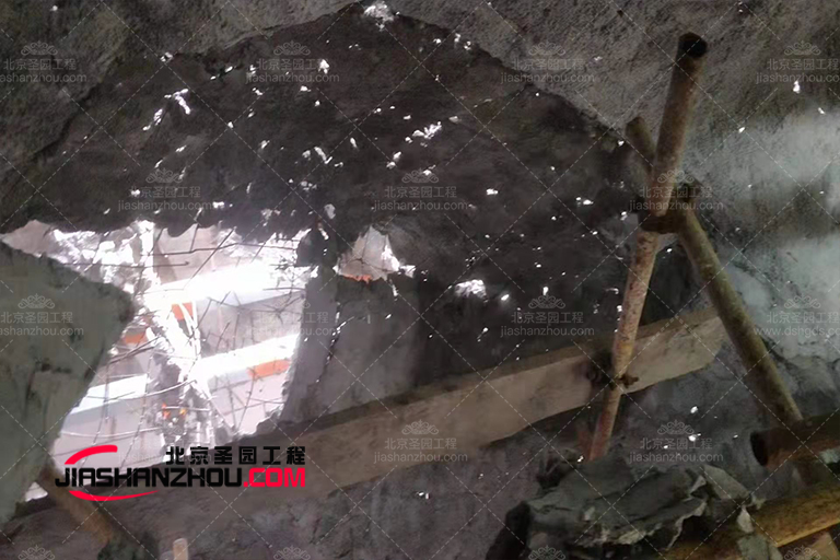 洞穴餐厅.jpg 洞穴餐厅