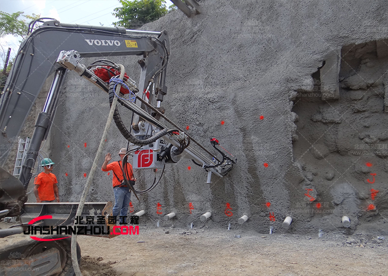 塑石假山.jpg 塑石假山