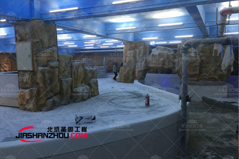 山洞酒吧.jpg 山洞酒吧