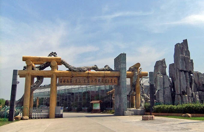 仿真树大门.jpg 仿真树大门