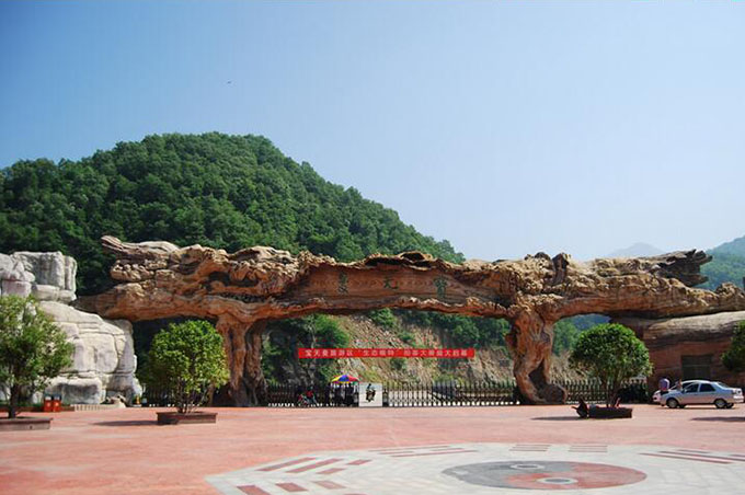 仿真树大门.jpg 仿真树大门