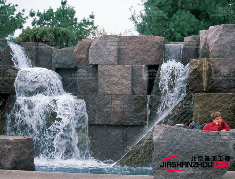 塑石假山.jpg 塑石假山