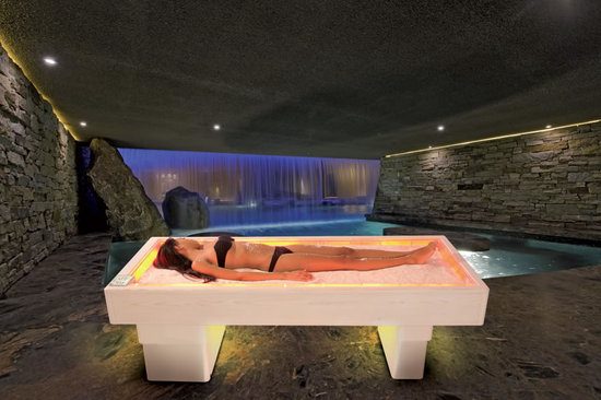 洞穴主题盐疗别墅.jpg 洞穴主题盐疗别墅