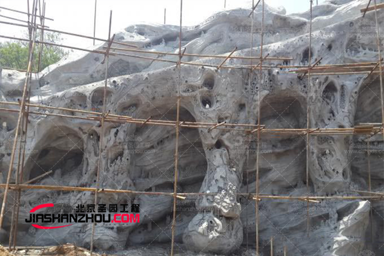 仿真假山.jpg 仿真假山.jpg