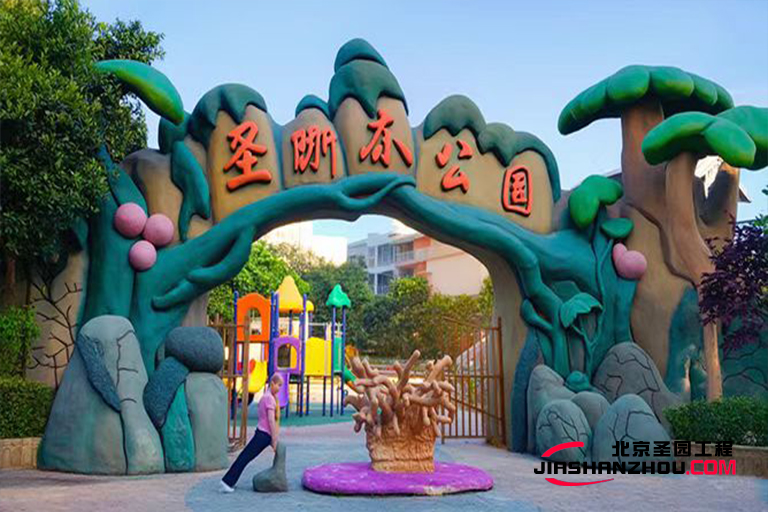 仿真树大门.jpg 仿真树大门.jpg