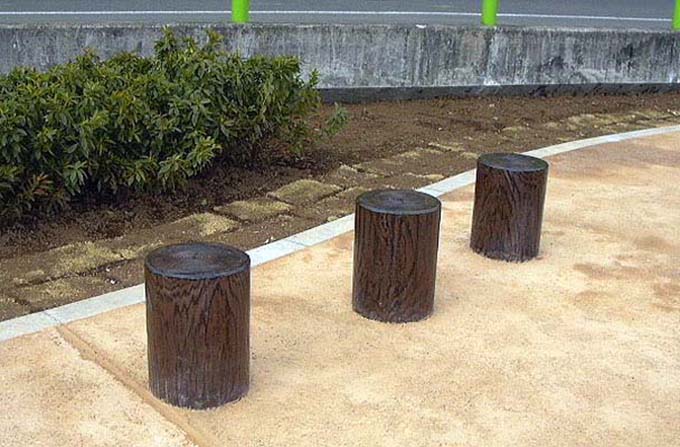 烧杉色水泥仿木车挡项目时间:2014年项目描述:粗壮的