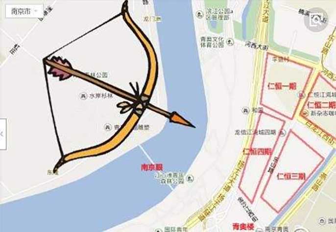 比如堆砌土山,制作大型仿真假山,上图在反弓水所指的位置可以种树或