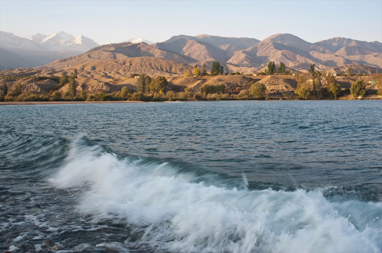 世界上最大的湖泊-最大表面积不一定有最多水(下)