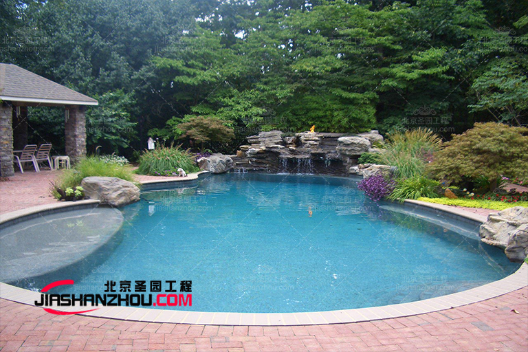 混凝土假山鱼池的优点缺点及其制作方式