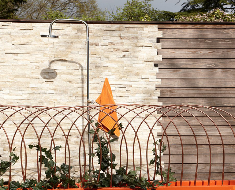 创意围栏设计将为您的植物花园带来隐私和结构下